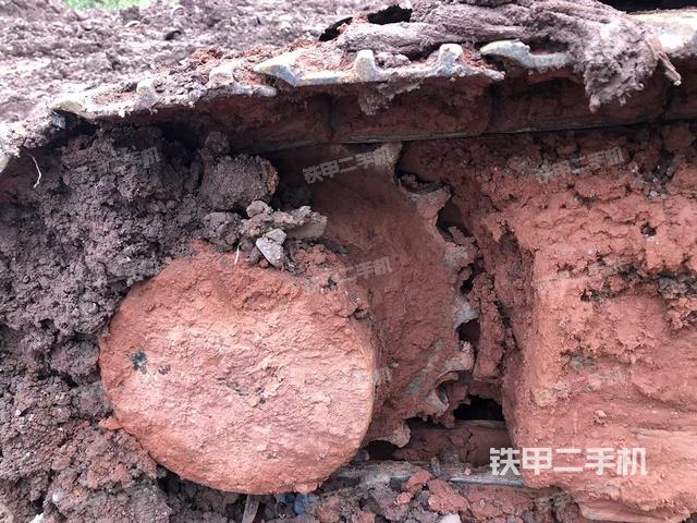 液压泵舱室正面整体（整机外观）