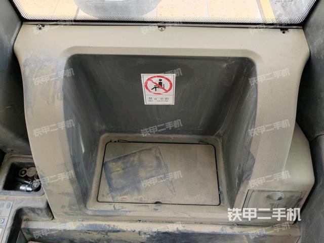座椅后部(駕駛室部分) 座椅后部(駕駛室部分)