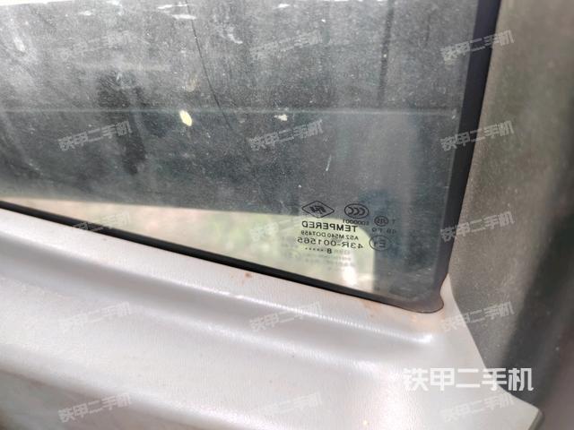 后窗玻璃角標(駕駛室部分) 后窗玻璃角標(駕駛室部分)