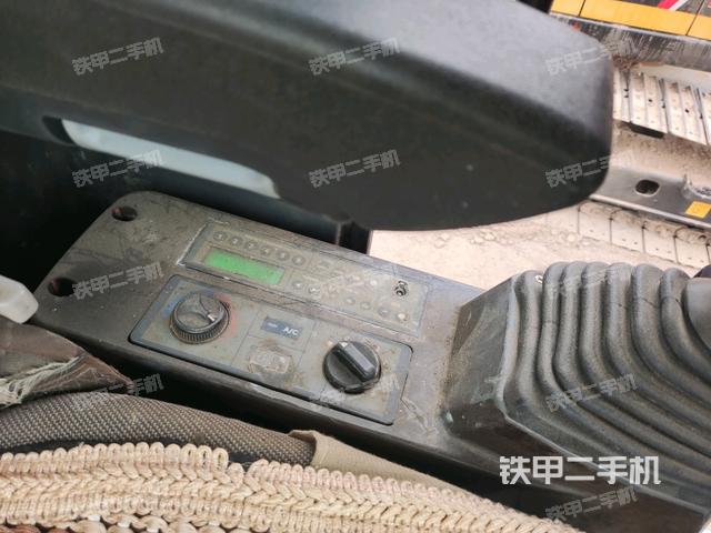 座椅左側(cè)控制臺(tái)/音響/含左手柄（駕駛室部分）