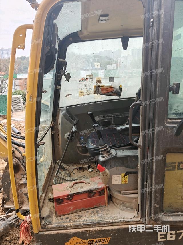 ?駕駛室正側(cè)（駕駛室部分）