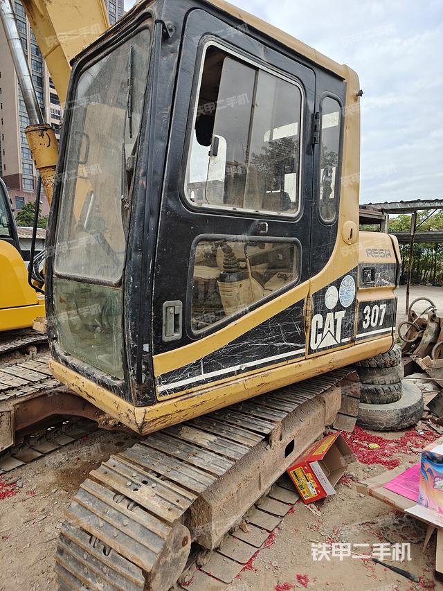 駕駛室整體(整機外觀) 駕駛室整體(整機外觀)