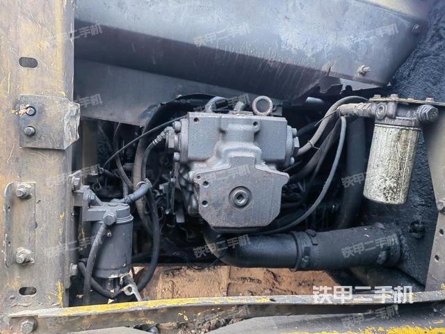 液壓泵艙室正面整體（整機(jī)外觀(guān)）