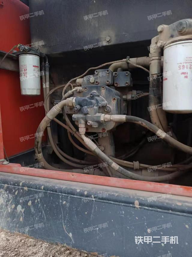 液壓泵艙室正面整體(整機(jī)外觀) 液壓泵艙室正面整體(整機(jī)外觀)