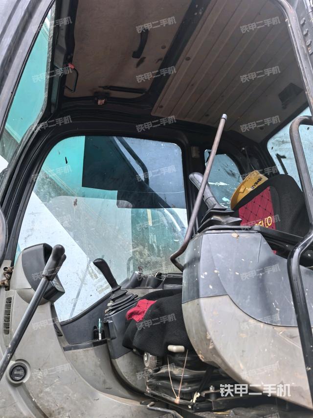 座椅右側(cè)控制臺(tái)/鑰匙門(mén)/油門(mén)/含右手柄（駕駛室部分）