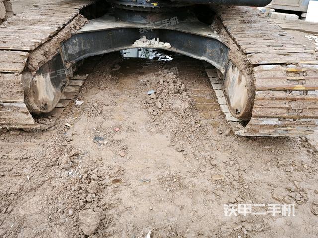 轉(zhuǎn)盤和下車架正前（工作和回轉(zhuǎn)裝置）