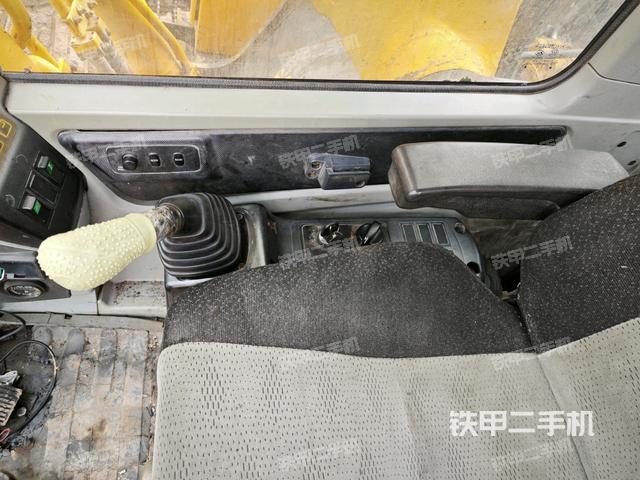 座椅右側(cè)控制臺/鑰匙門/油門/含右手柄（駕駛室部分）