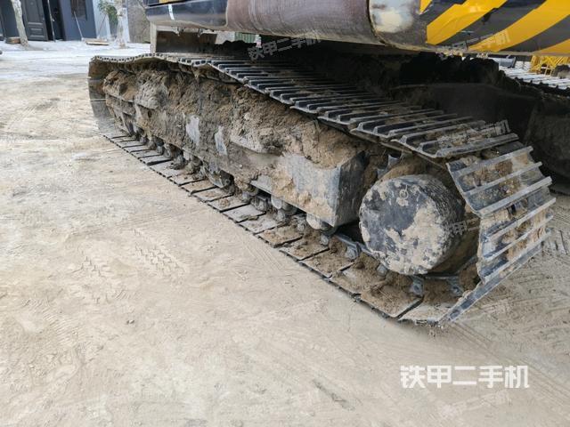 左側(cè)履帶整體?(行走機(jī)構(gòu)) 左側(cè)履帶整體?(行走機(jī)構(gòu))