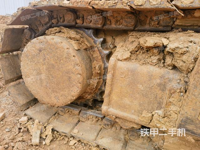 右驅(qū)動輪（行走機構(gòu)）