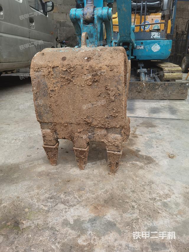 驾驶室顶部（整机外观）