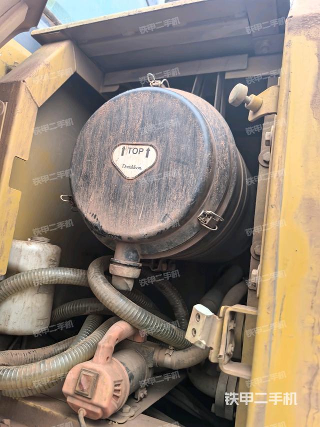 散熱器正面(大件艙室) 散熱器正面(大件艙室)