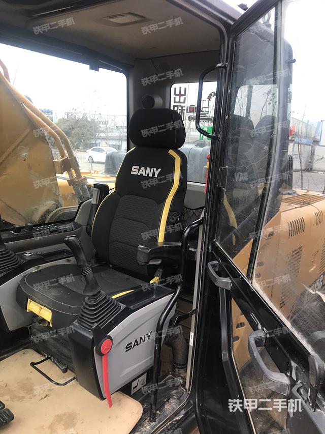 驾驶室整体（整机外观）