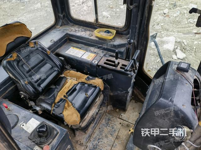 駕駛室內(nèi)部全景（推土機(jī)駕駛室）