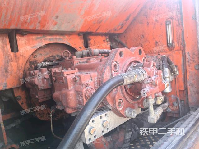 液壓泵艙室正面整體（整機(jī)外觀）