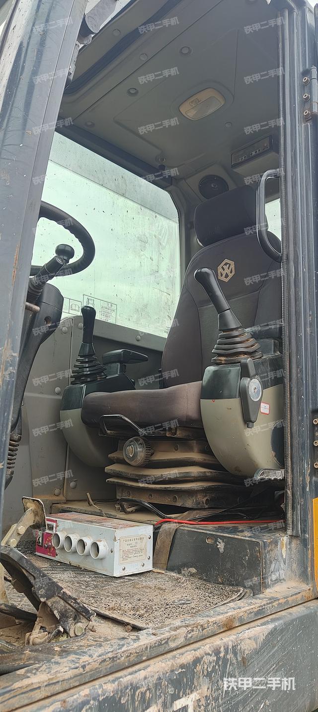 驾驶室整体（整机外观）