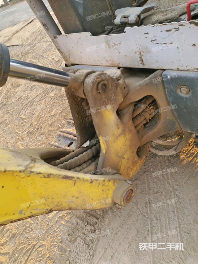 大臂根部?斜（工作和回轉(zhuǎn)裝置）