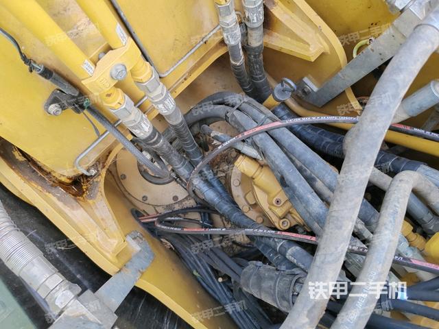 中央回轉接頭特寫(上車部件) 中央回轉接頭特寫(上車部件)