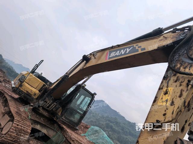 大臂根部?斜視(工作和回轉(zhuǎn)裝置) 大臂根部?斜視(工作和回轉(zhuǎn)裝置)