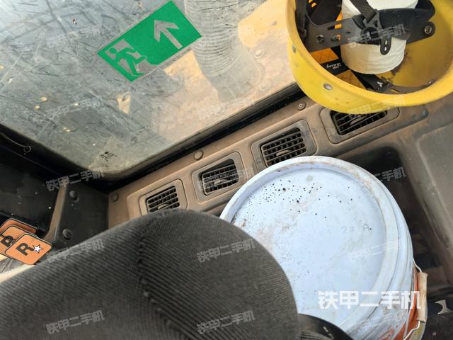 左后方玻璃角標(biāo)(駕駛室部分) 左后方玻璃角標(biāo)(駕駛室部分)