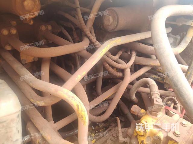 駕駛室整體(整機(jī)外觀) 駕駛室整體(整機(jī)外觀)