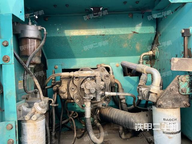 液壓泵艙室正面整體(整機外觀) 液壓泵艙室正面整體(整機外觀)