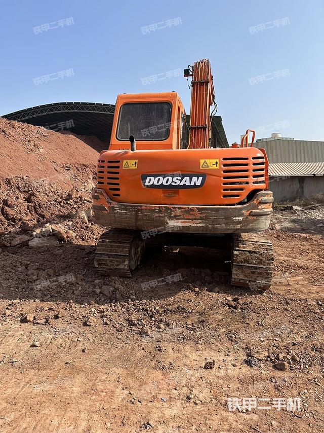 駕駛室頂部（整機外觀）