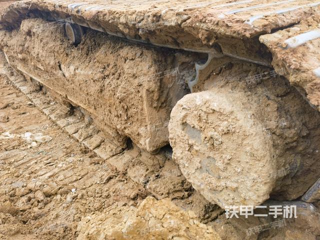 右側(cè)履帶整體(行走機(jī)構(gòu)) 右側(cè)履帶整體(行走機(jī)構(gòu))