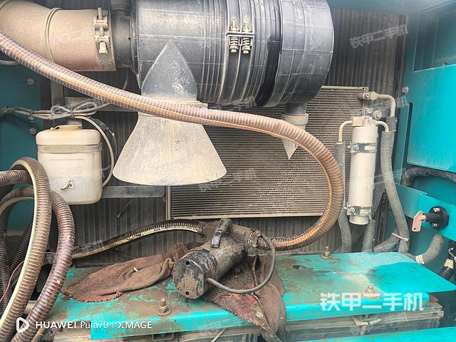 液压泵舱室正面整体（整机外观）