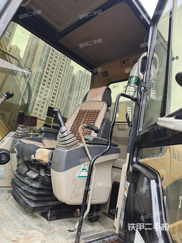 驾驶室整体（整机外观）