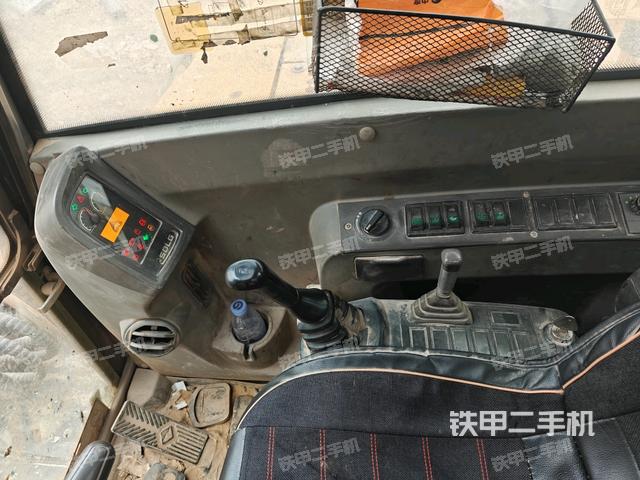 座椅左側(cè)控制臺/音響/含左手柄（駕駛室部分）