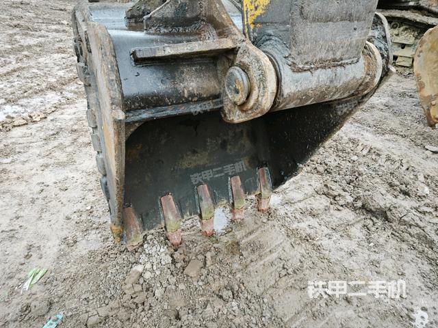 鏟斗右后整體（工作和回轉(zhuǎn)裝置）