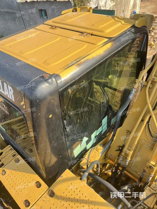 驾驶室顶部（整机外观）