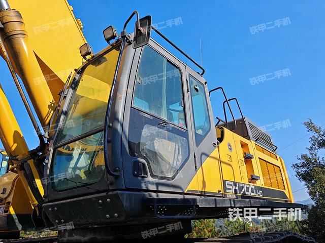 駕駛室整體（整機外觀）