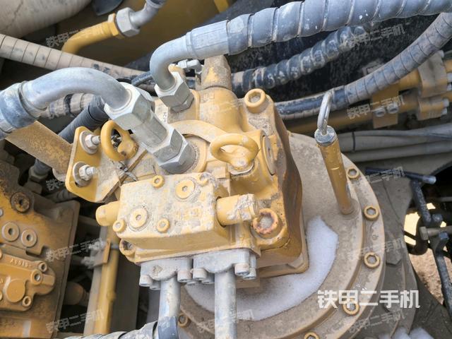 回轉(zhuǎn)馬達(dá)和主控閥(整機(jī)外觀) 回轉(zhuǎn)馬達(dá)和主控閥(整機(jī)外觀)