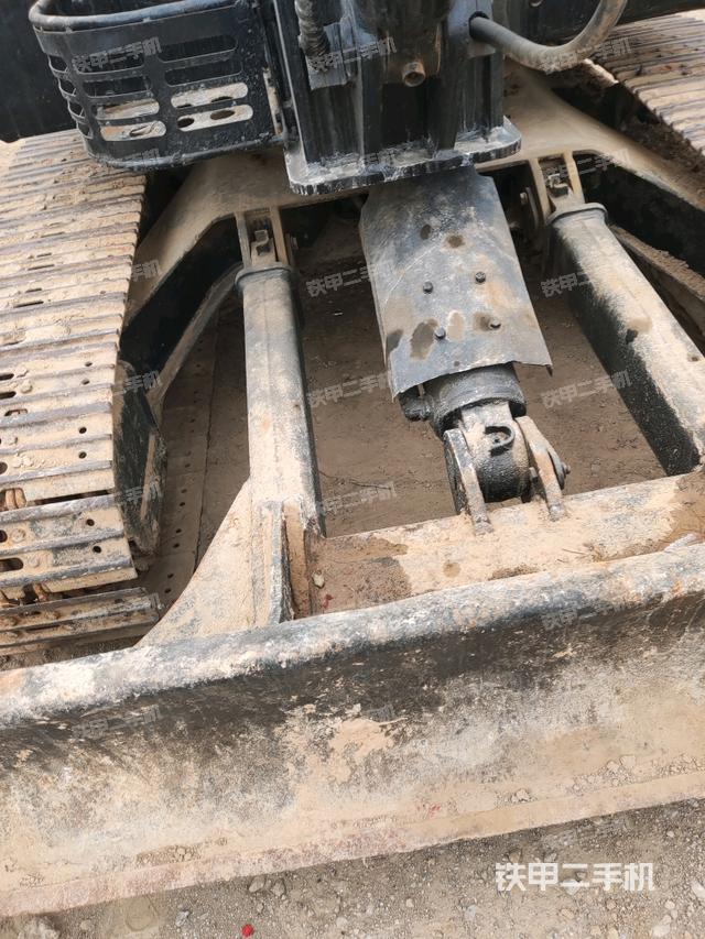 轉(zhuǎn)盤和下車架正前（工作和回轉(zhuǎn)裝置）