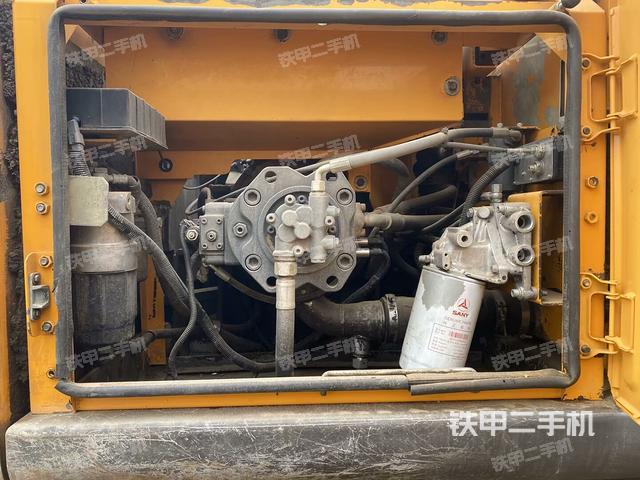 液壓泵艙室正面整體(整機(jī)外觀) 液壓泵艙室正面整體(整機(jī)外觀)