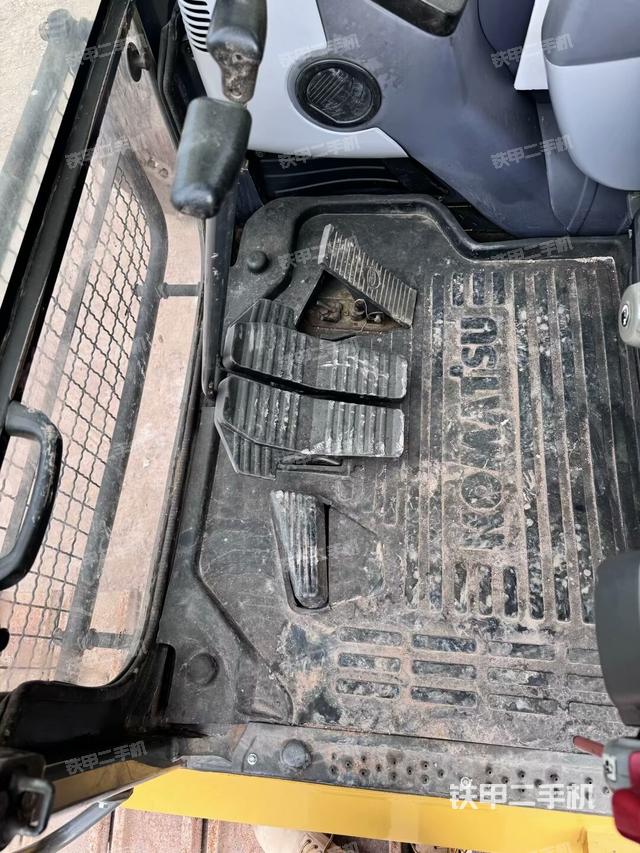 座椅右側(cè)控制臺(tái)/鑰匙門(mén)/油門(mén)/含右手柄（駕駛室部分）