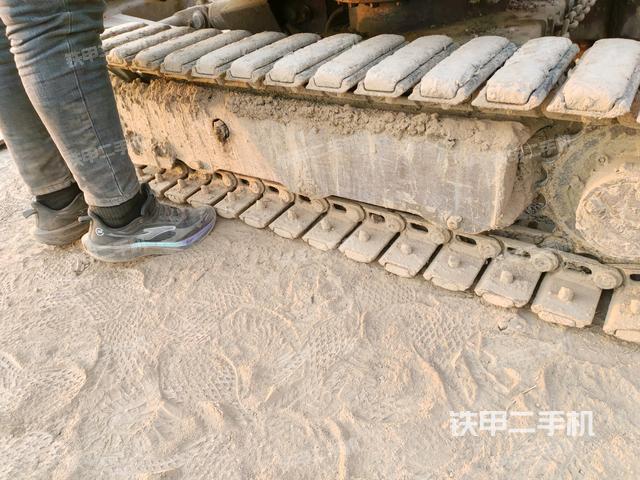 右側(cè)履帶整體?(行走機(jī)構(gòu)) 右側(cè)履帶整體?(行走機(jī)構(gòu))