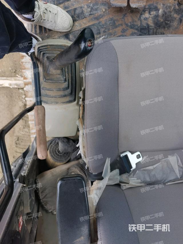 座椅左側(cè)控制臺/音響/含左手柄（駕駛室部分）