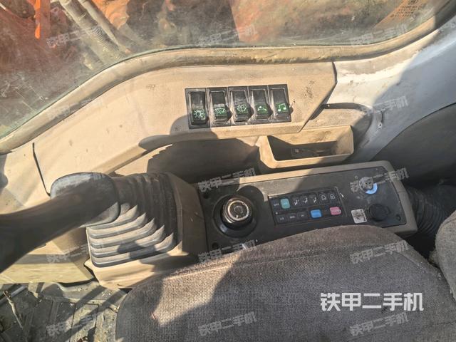 駕駛室整體（整機(jī)外觀）