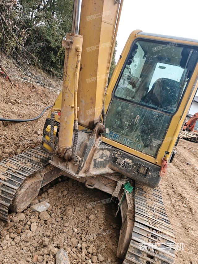 大臂根部?斜（工作和回轉(zhuǎn)裝置）