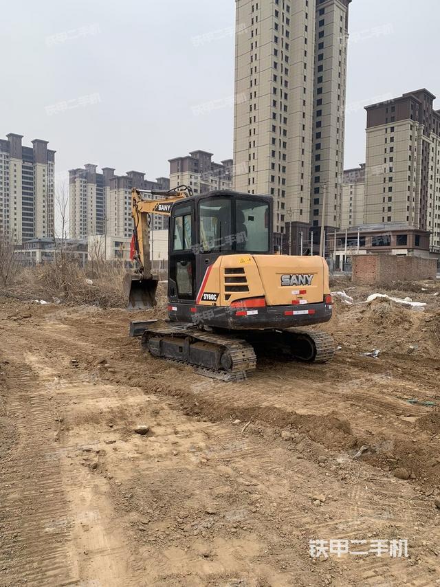 駕駛室整體(整機(jī)外觀) 駕駛室整體(整機(jī)外觀)