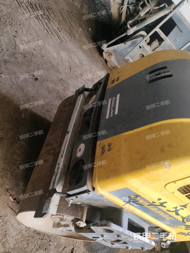 前車架正左側(cè)（壓路機(jī)前后車架）