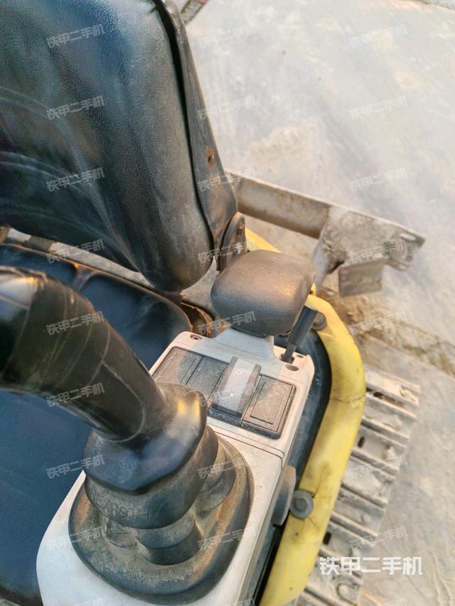 后窗玻璃角標(biāo)（駕駛室部分）