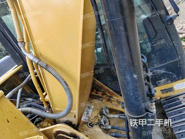 大臂根部?斜視(工作和回轉裝置) 大臂根部?斜視(工作和回轉裝置)