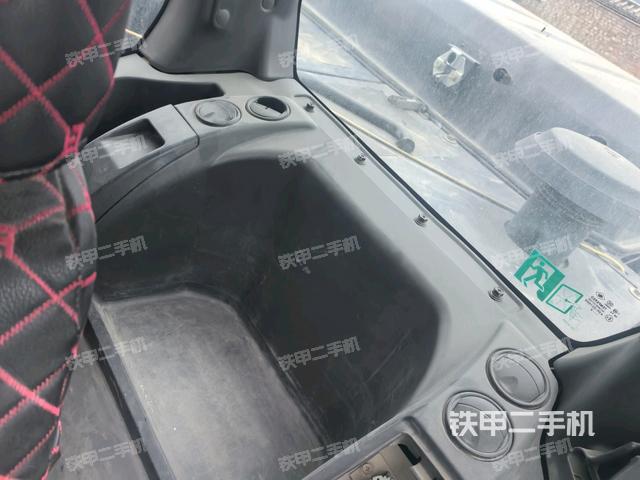 座椅后部(驾驶室部分) 座椅后部(驾驶室部分)