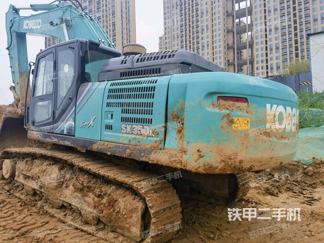 神钢SK350LC-10挖掘机的设备实拍-第3张实拍照片