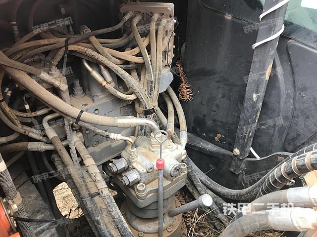 回转马达和主控阀（整机外观）