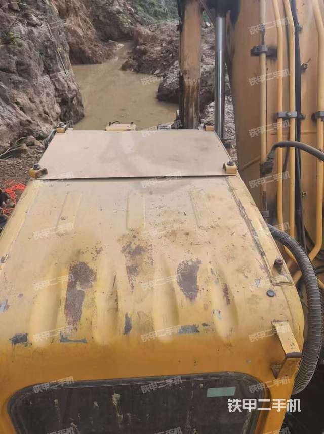 驾驶室顶部（整机外观）