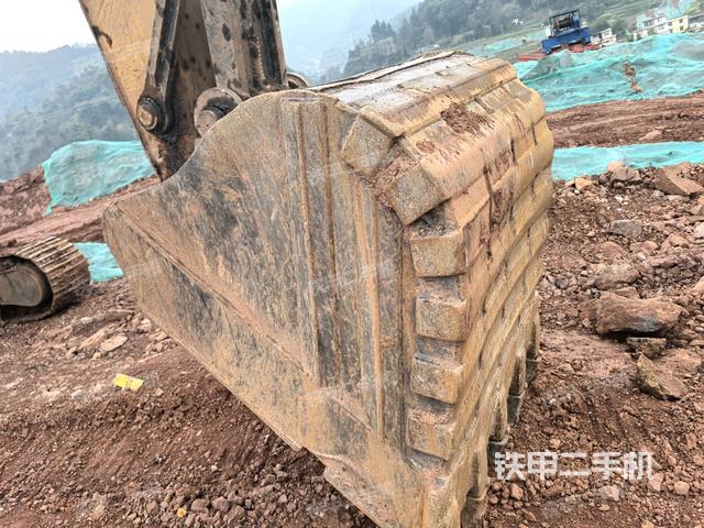 小臂整體左后(工作和回轉(zhuǎn)裝置) 小臂整體左后(工作和回轉(zhuǎn)裝置)